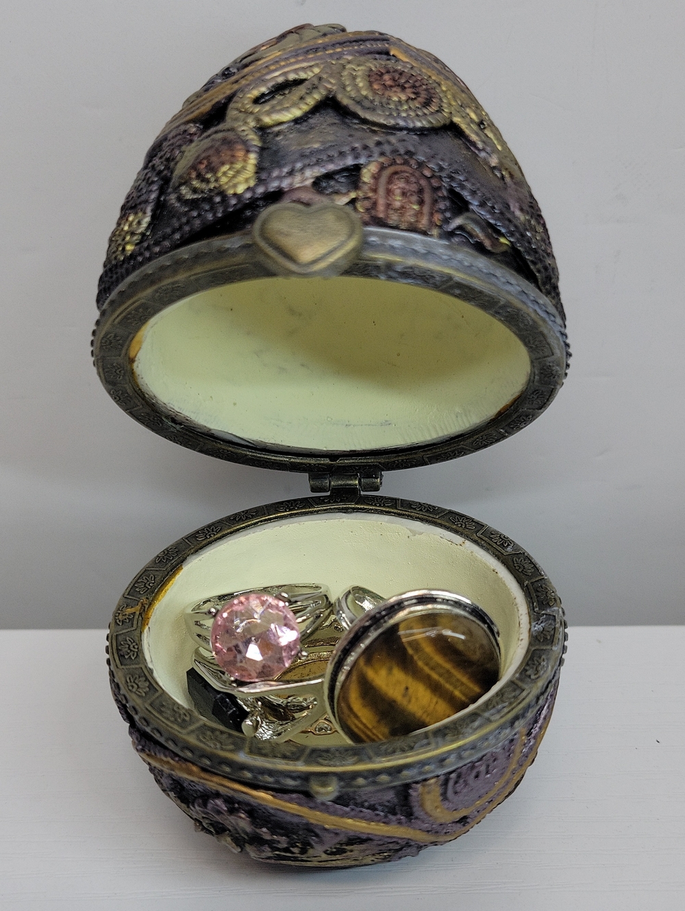 Ornate Trinket Box with Sz10 Rings